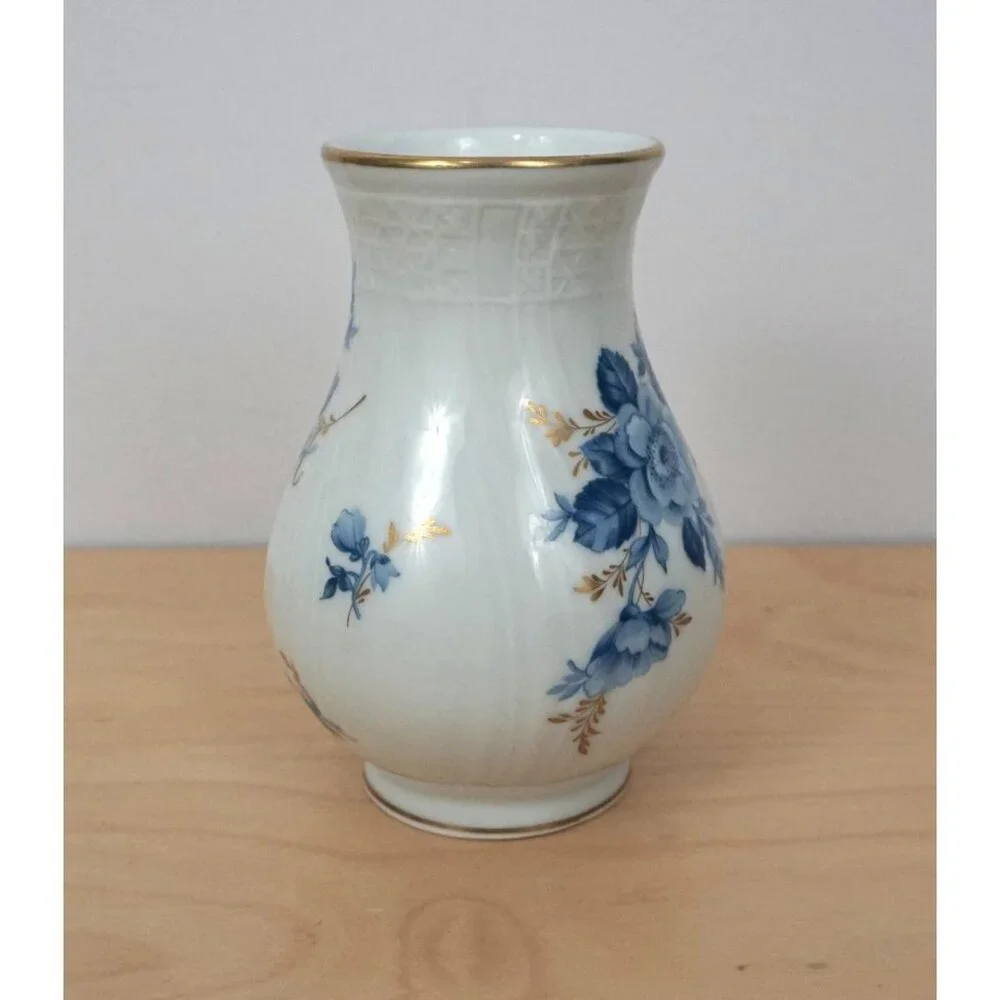 Hutschenreuther White Blue Floral Porcelain Germany Dresden Vase 4.75